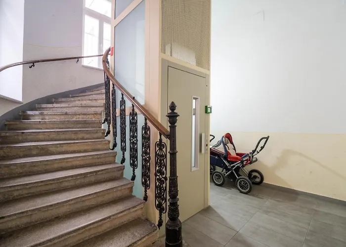 Apartment For 4 Near Naschmarkt, Karlskirche & U4 Metro Апартаменты
