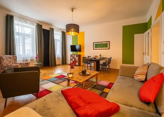 Apartment For 4 Near Naschmarkt, Karlskirche & U4 Metro Апартаменты