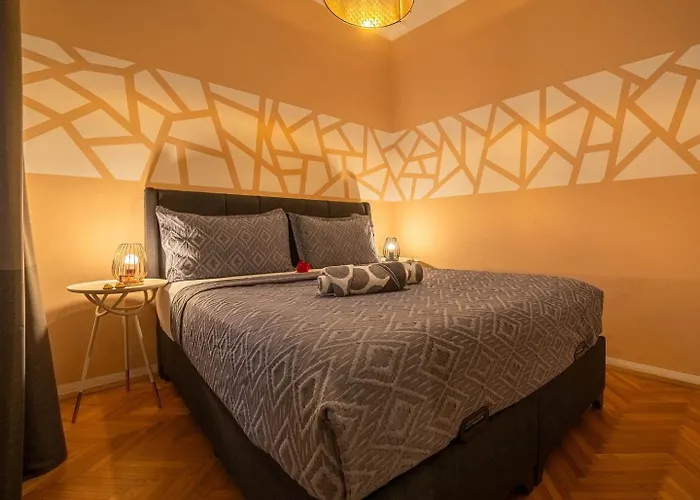 Apartment For 4 Near Naschmarkt, Karlskirche & U4 Metro Апартаменты *