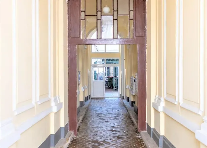 Apartment For 4 Near Naschmarkt, Karlskirche & U4 Metro Апартаменты Вена