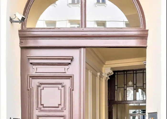 Apartment For 4 Near Naschmarkt, Karlskirche & U4 Metro *