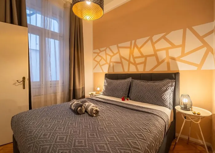 Апартаменты Apartment For 4 Near Naschmarkt, Karlskirche & U4 Metro