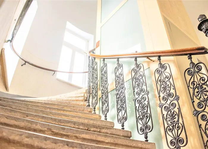Апартаменты Apartment For 4 Near Naschmarkt, Karlskirche & U4 Metro *