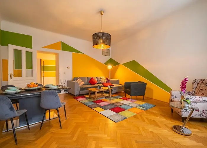 Apartment For 4 Near Naschmarkt, Karlskirche & U4 Metro Вена