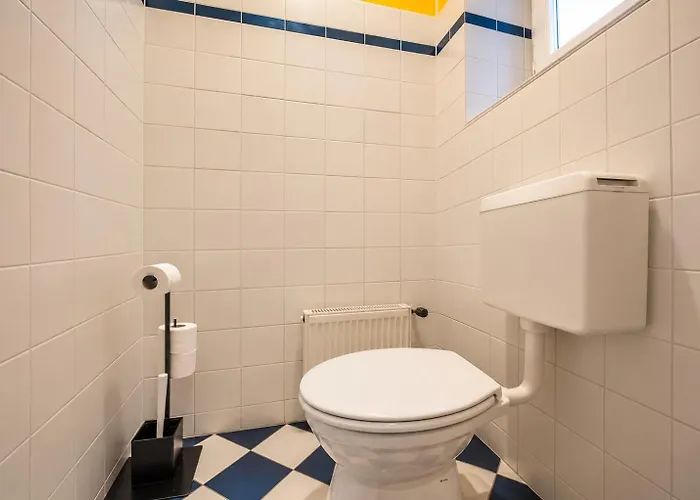 Apartment For 4 Near Naschmarkt, Karlskirche & U4 Metro Апартаменты *