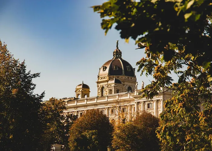 Apartment For 4 Near Naschmarkt, Karlskirche & U4 Metro *