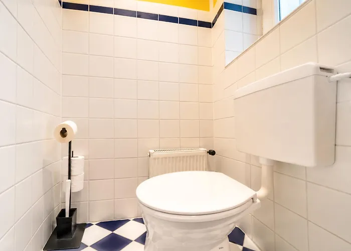 For 4 Near Naschmarkt, Karlskirche & U4 Metro